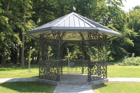 Bathyjanijev dvorec na Tišini 6